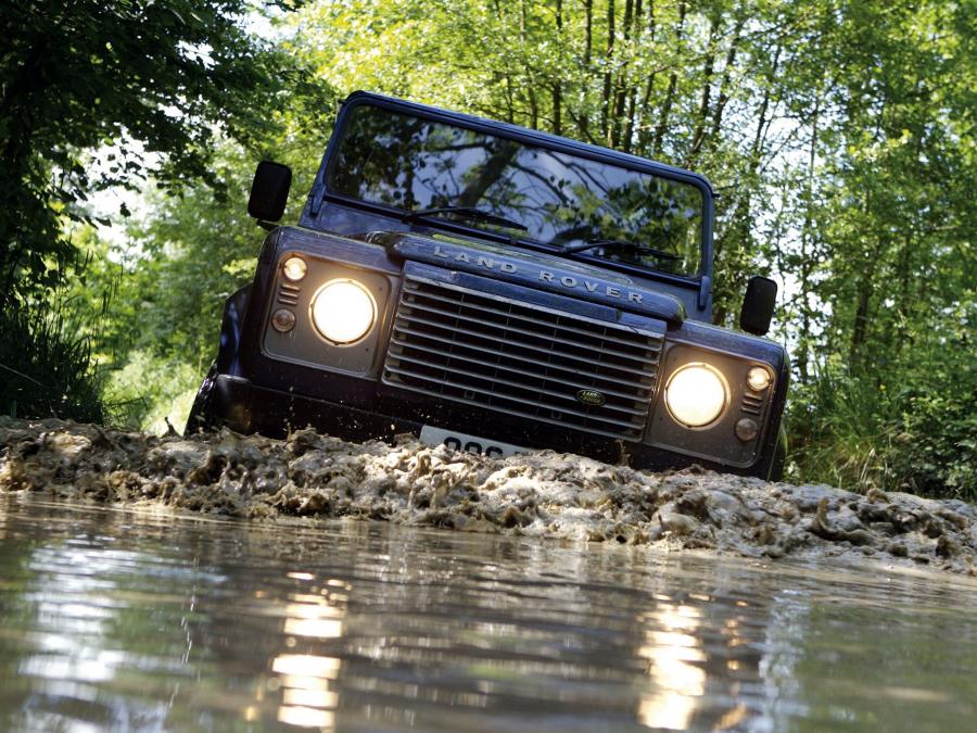  Land Rover Defender 110 Station Wagon 2007 года  (UK) (фото 16 из 21)